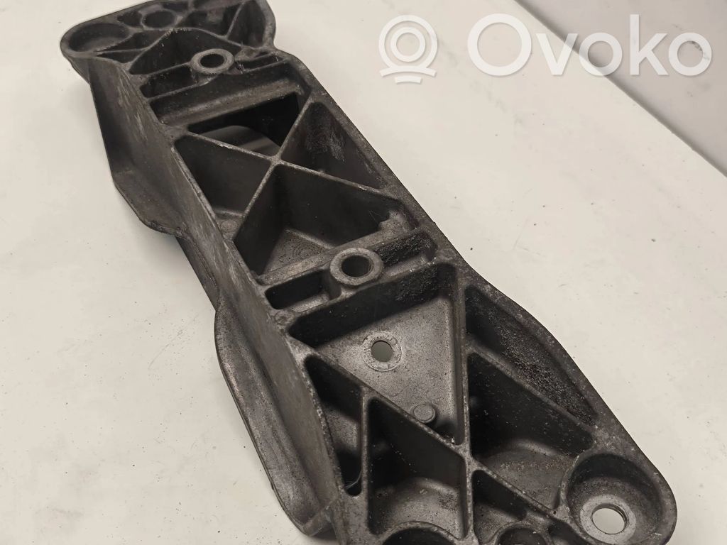BMW 5 E60 E61 Pārnesumkārbas stiprinājuma kronšteins 