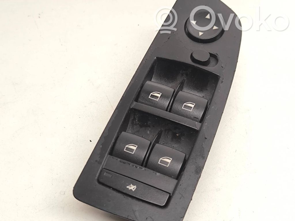 Electric window control switch   6952036