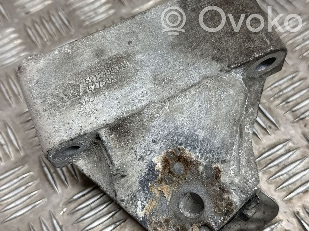 Jeep Grand Cherokee Engine mounting bracket 