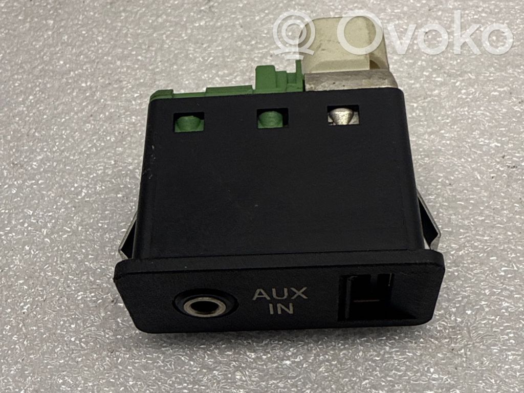 BMW X5 E70 Enchufe conector entrada auxiliar 