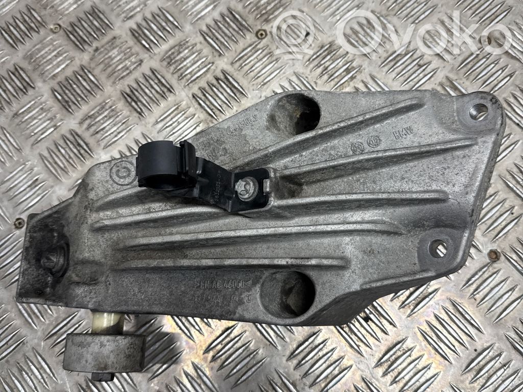 BMW 5 G30 G31 G38 Engine mounting bracket 