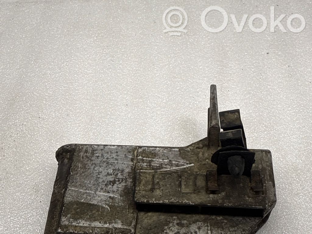 BMW 5 E39 Fuel pump bracket 