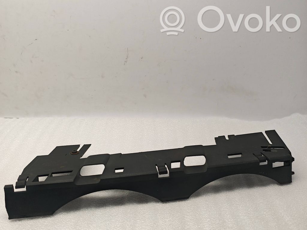 BMW 7 E38 Moulure sous phares 