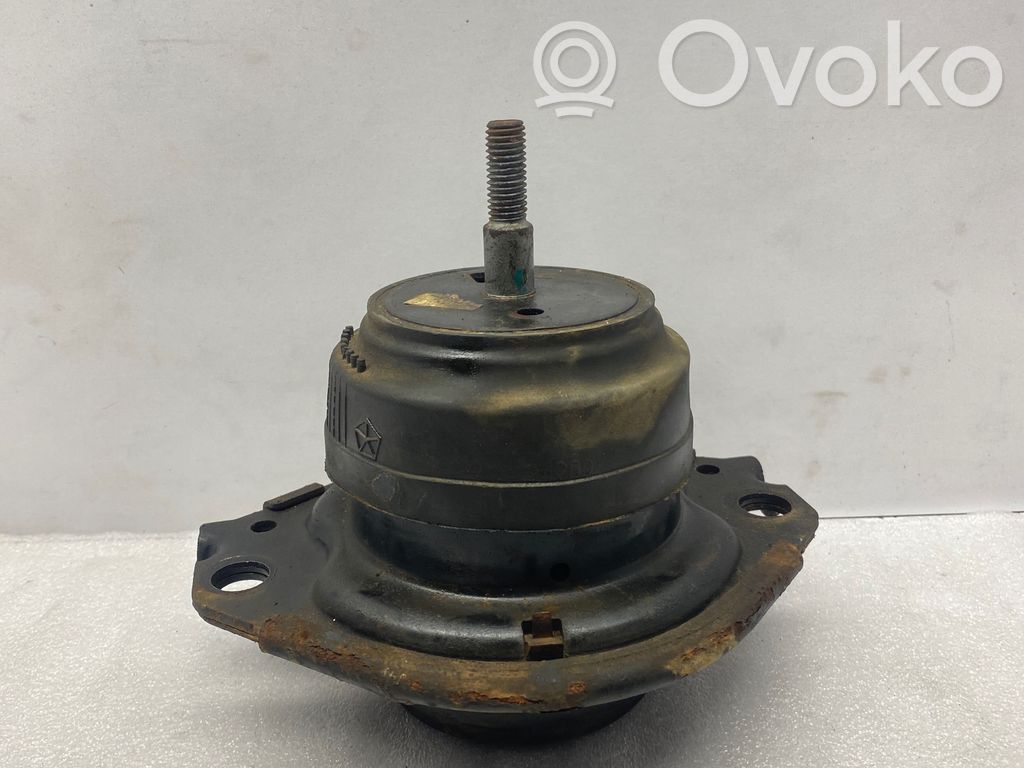 Jeep Grand Cherokee Engine mount bracket 