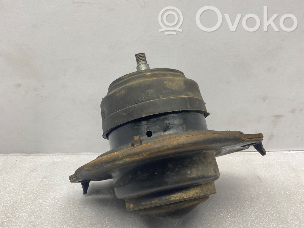 Jeep Grand Cherokee Engine mount bracket 