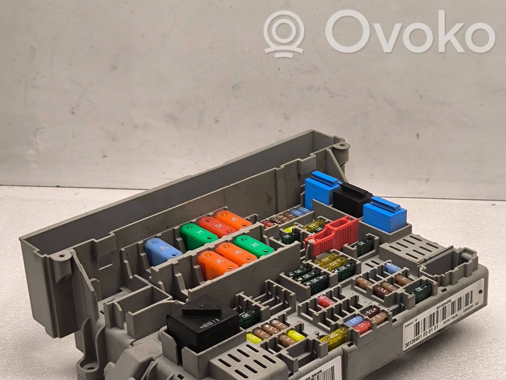 BMW 3 E90 E91 Drošinātāju bloks 
