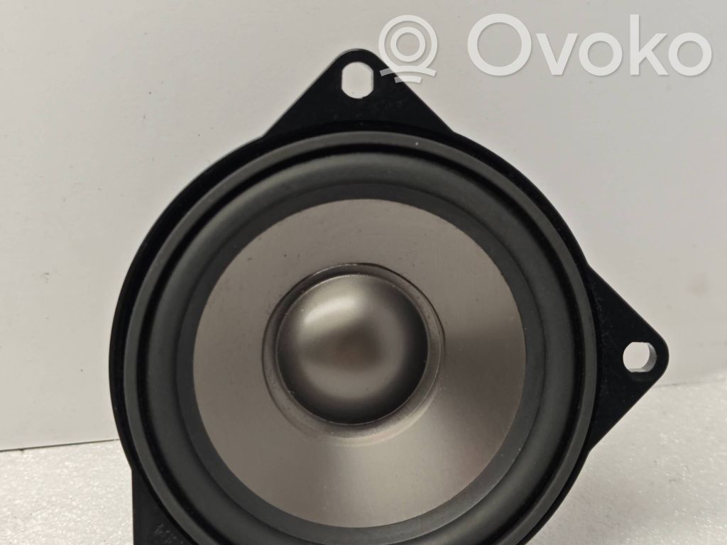 Altavoz de la puerta trasera   6907641,73866112,151004