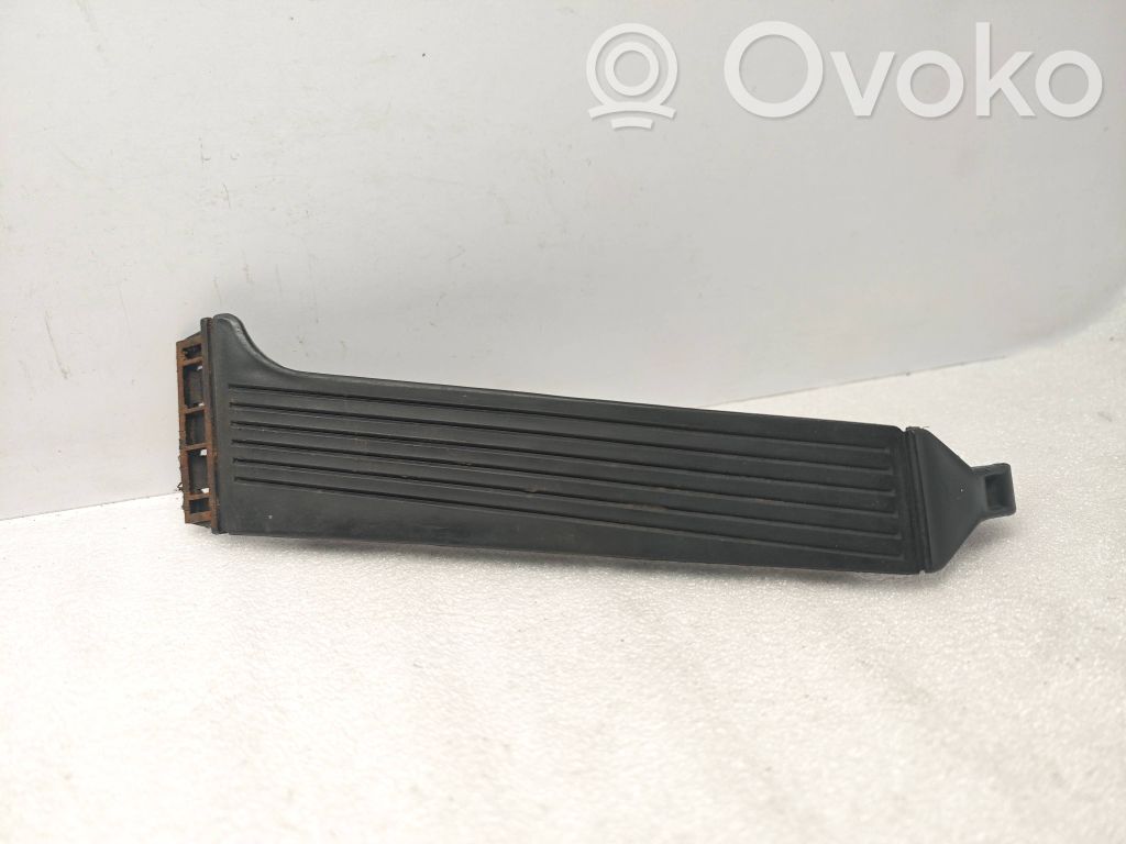 BMW 3 E30 Akceleratoriaus pedalas 