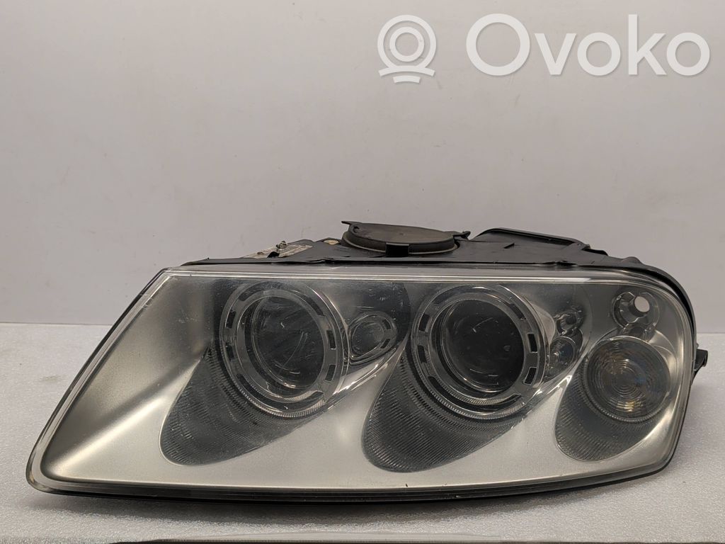 Volkswagen Touareg I Lampa przednia 