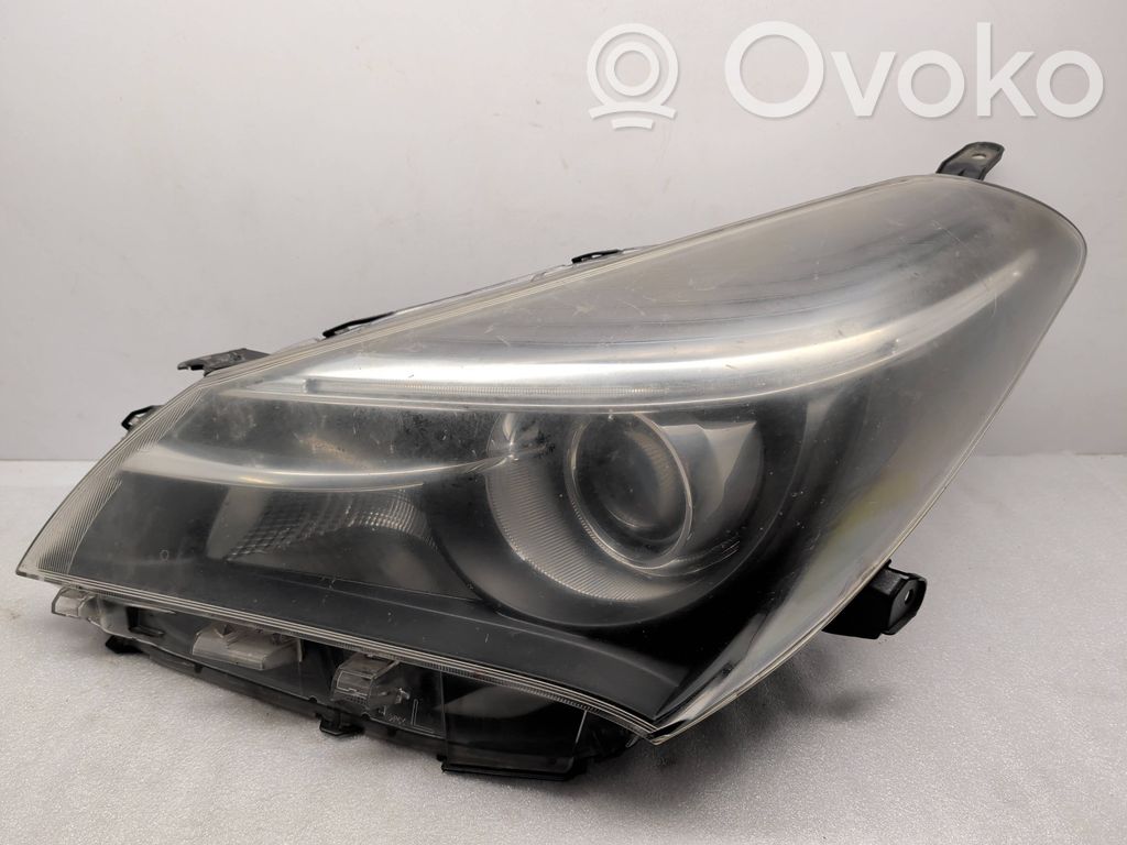 Toyota Yaris Lampa przednia 