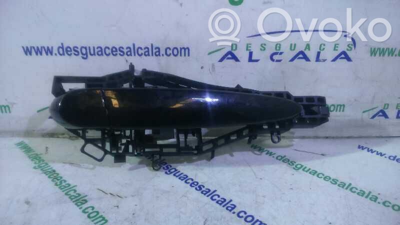 Manecilla externa puerta delantera
