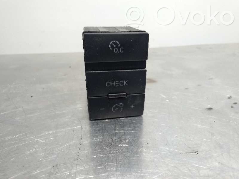 Audi A6 S6 C6 4F Windscreen/window heater switch 