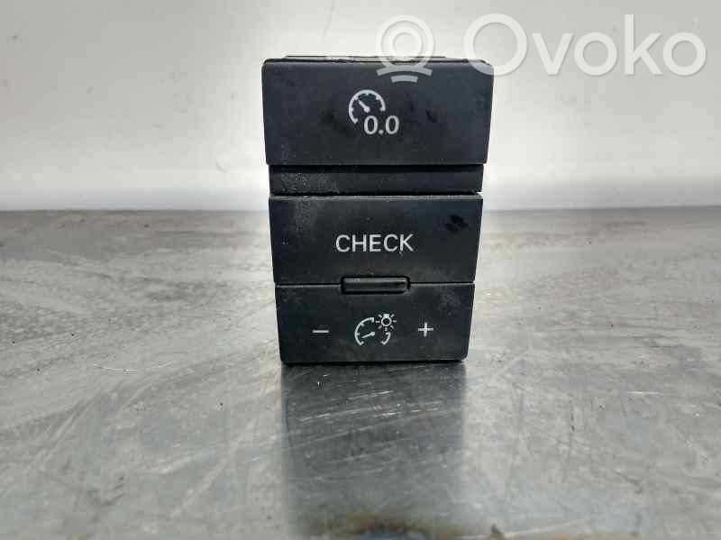 Audi A6 S6 C6 4F Windscreen/window heater switch 