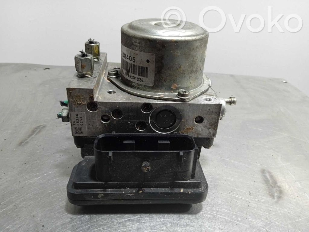 Unidad de control/módulo del ABS   8526K251