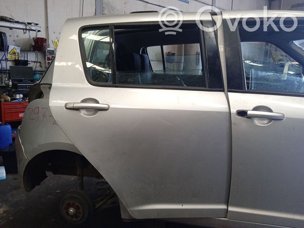 Suzuki Swift I Puerta trasera 