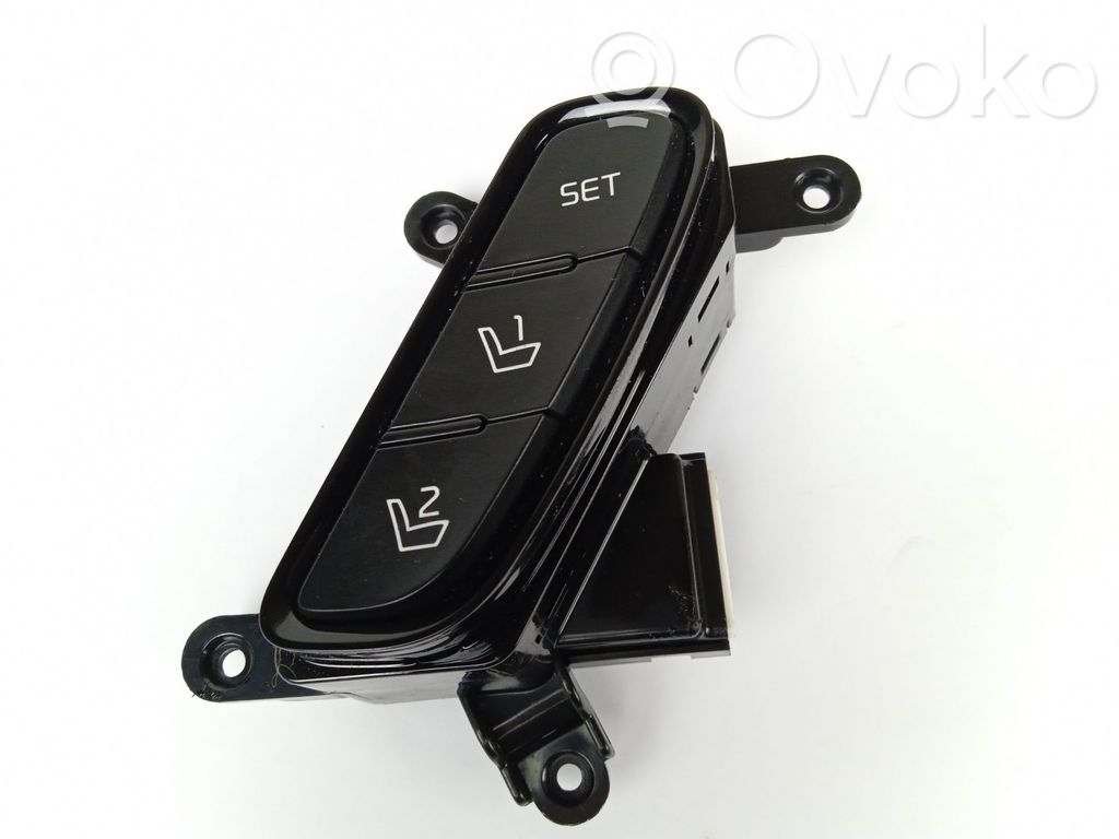 Windscreen/window heater switch   93250D4000