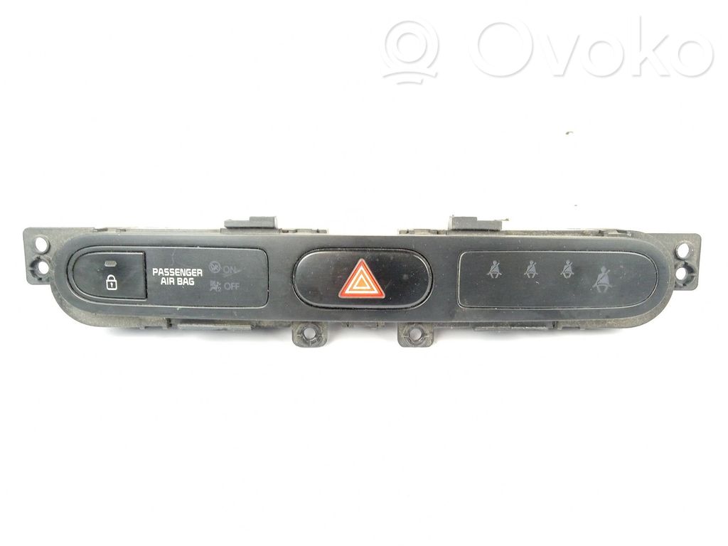 KIA Carens III Windscreen/window heater switch 
