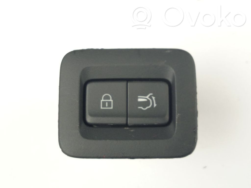 Mazda CX-30 Windscreen/window heater switch 