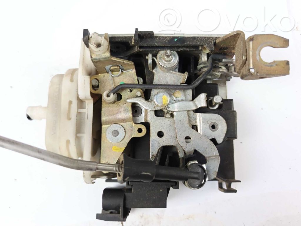 Cerradura de puerta delantera   8D1837016F