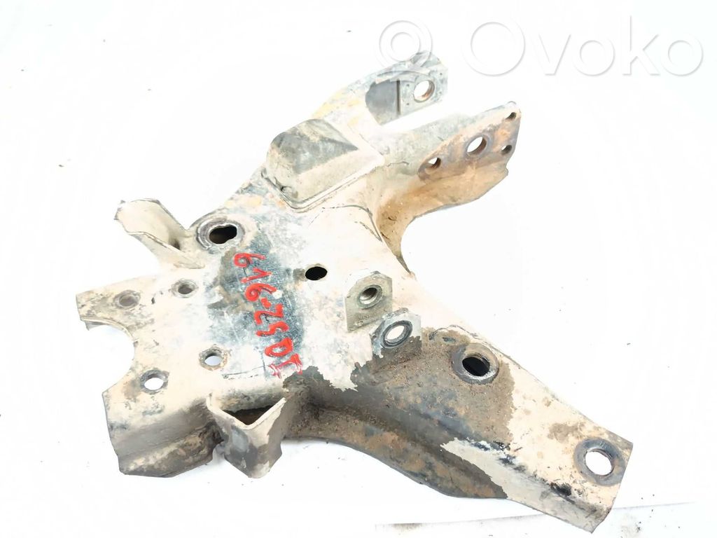 Nissan Terrano Querlenker vorne