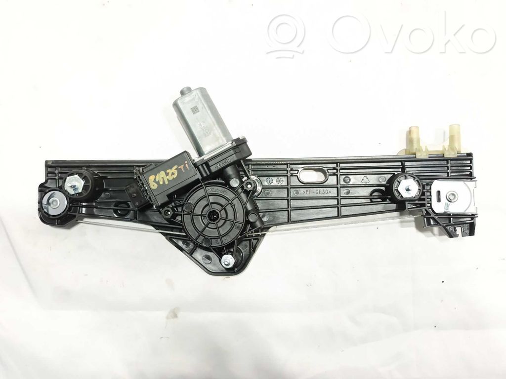Jeep Avenger Meccanismo di sollevamento del finestrino posteriore senza motorino