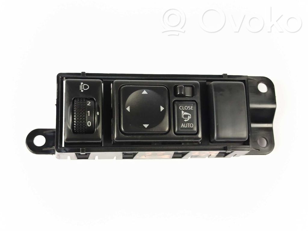 Interruptor de control del panel de luces   681RUBV90A