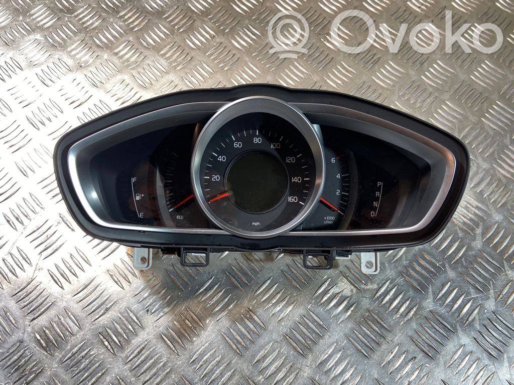 Volvo V40 Speedometer (instrument cluster) 