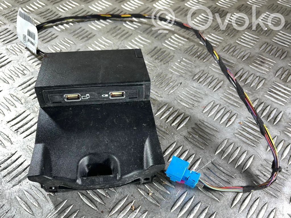 Mercedes-Benz GLA W156 X156 Gniazdo / Złącze USB 