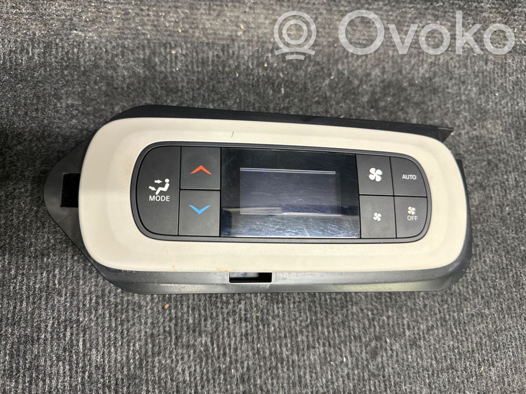 Chrysler Pacifica Climate control unit 
