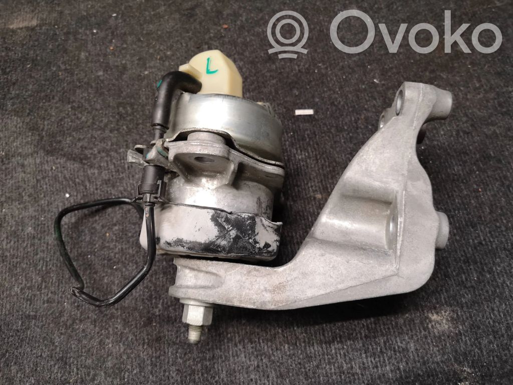 Engine mounting bracket   FR3C6B033CB