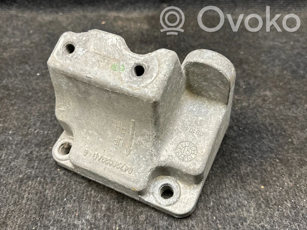Engine mounting bracket   04726022AB