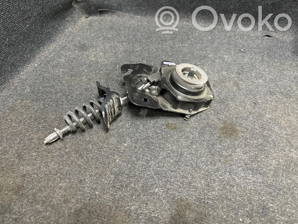 Jeep Grand Cherokee WL Spare wheel mounting bracket 