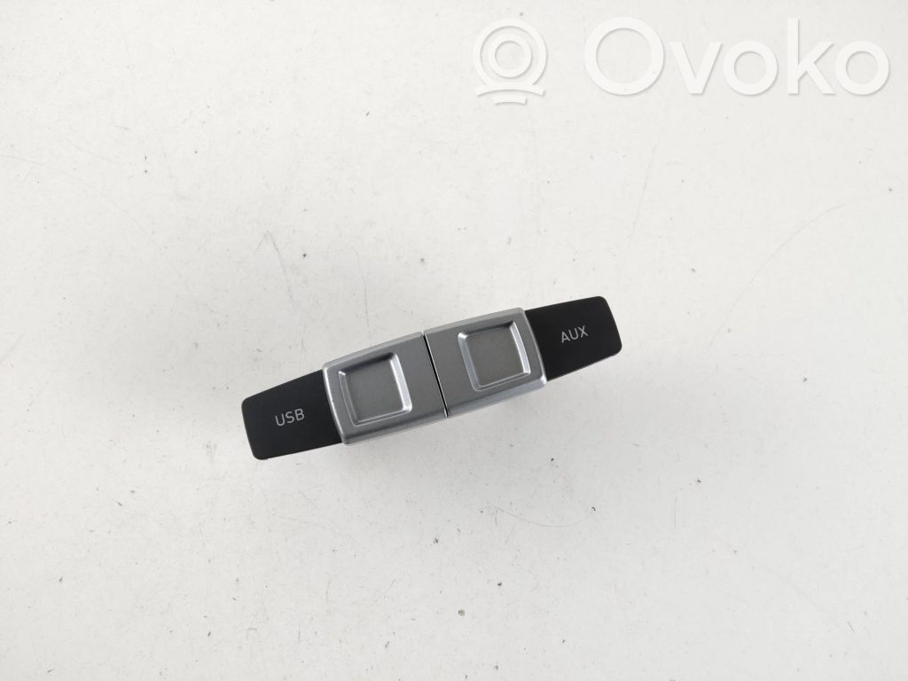 Seat Altea USB socket connector 