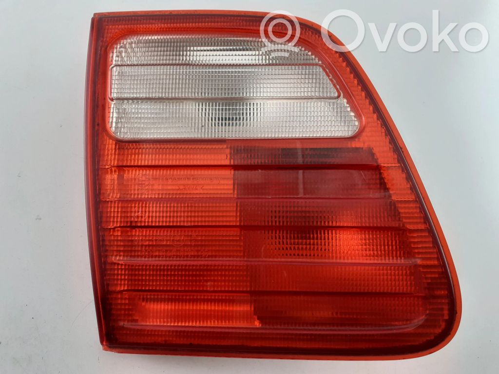 Mercedes-Benz E W210 Lampy tylnej klapy bagażnika 