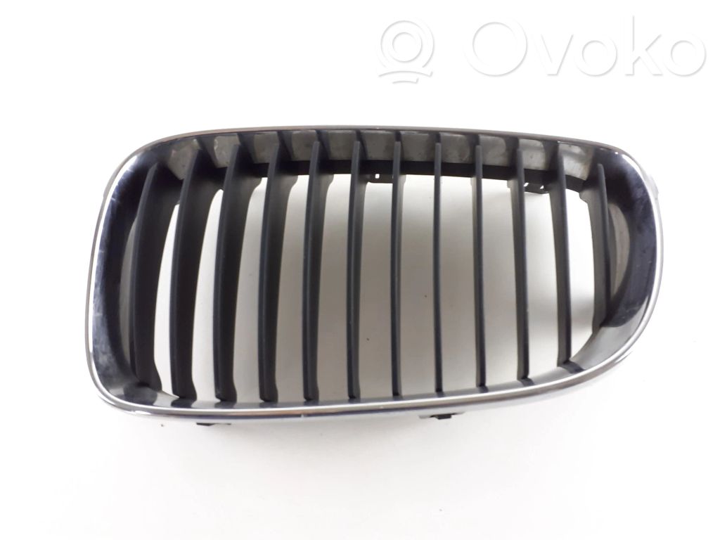 BMW 5 E60 E61 Augšējais režģis 