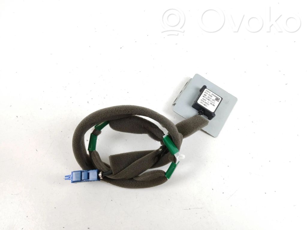 Nissan Note (E12) GPS-pystyantenni 