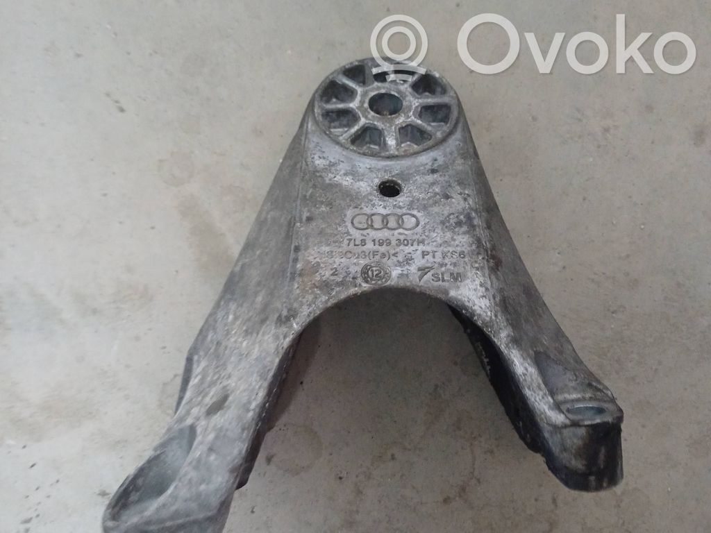 Audi Q7 4L Engine mounting bracket 