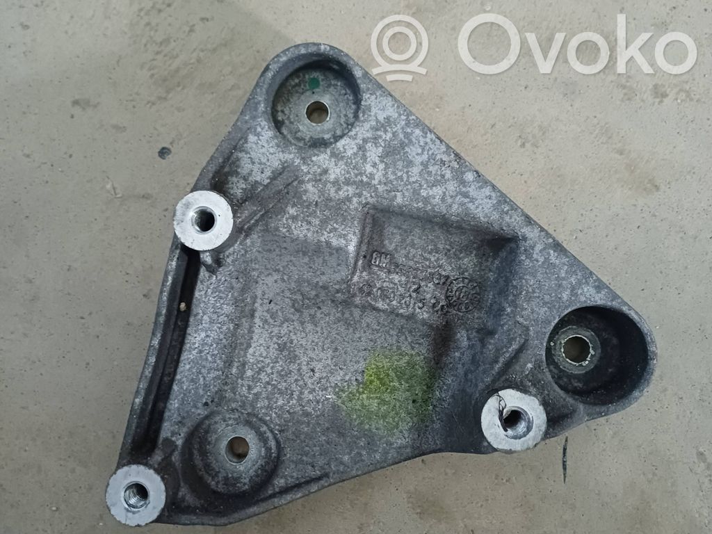 Engine mounting bracket   55577637
