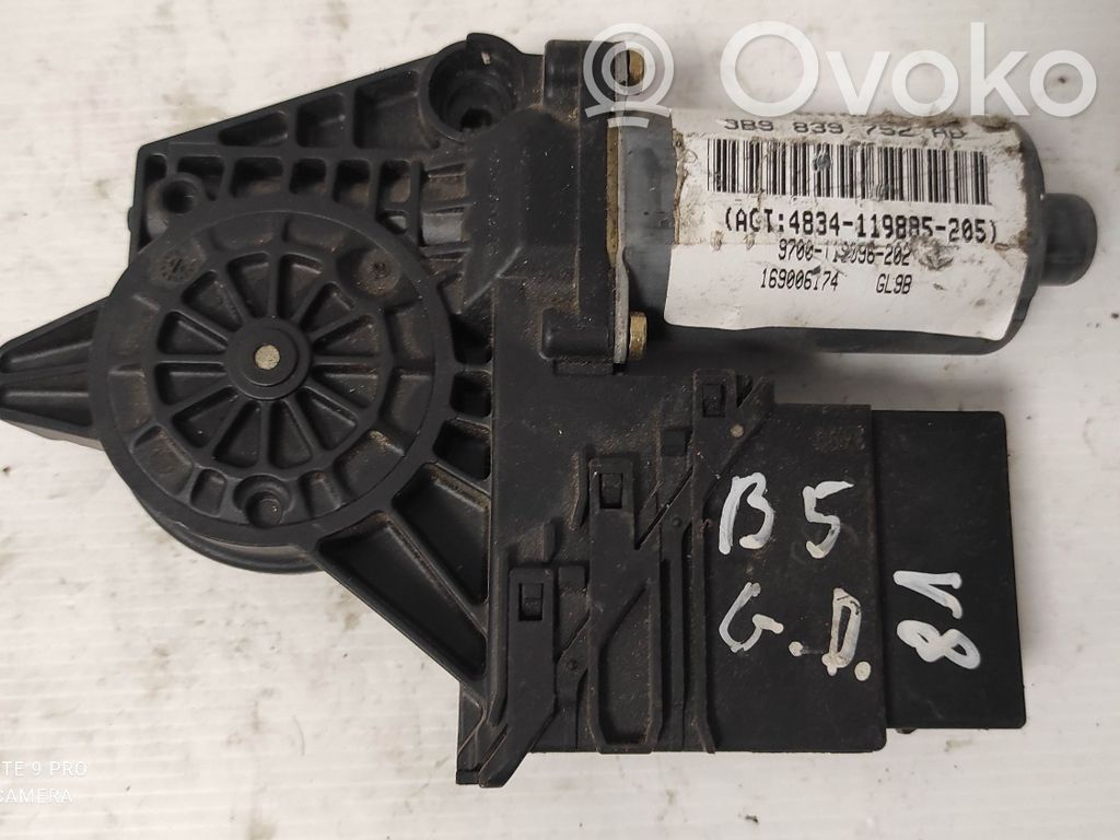 Volkswagen PASSAT B5.5 Silniczek podnoszenia szyby drzwi tylnych 