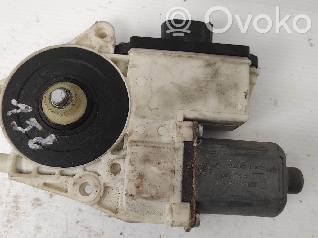 BMW X3 E83 Front door window regulator motor 