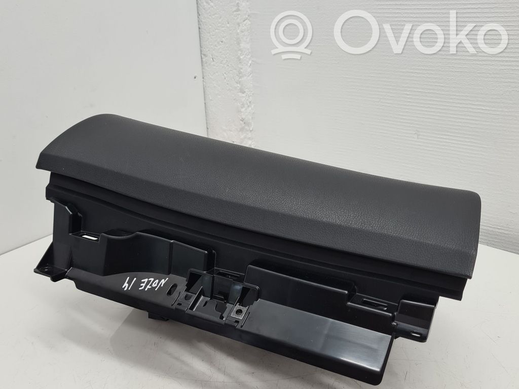 Nissan Note (E12) Daiktadėžė 
