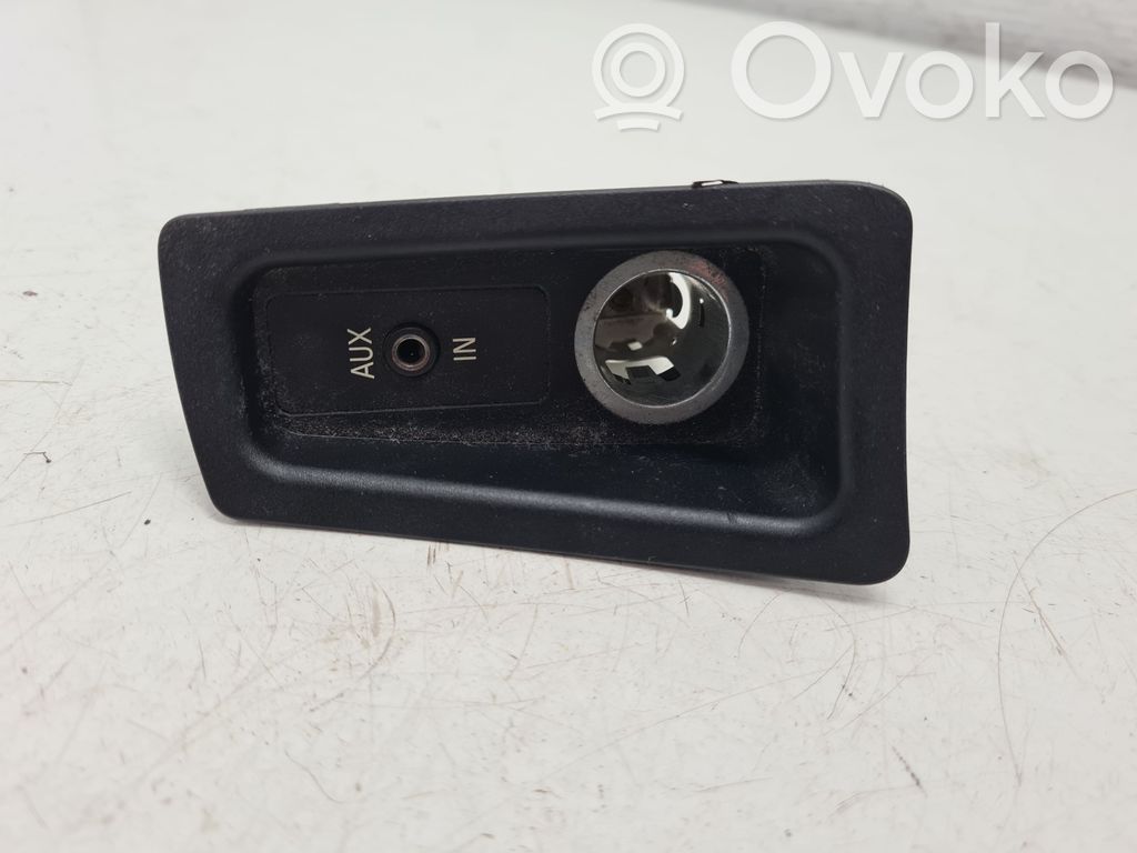 BMW 1 E81 E87 AUX-pistokeliitin 