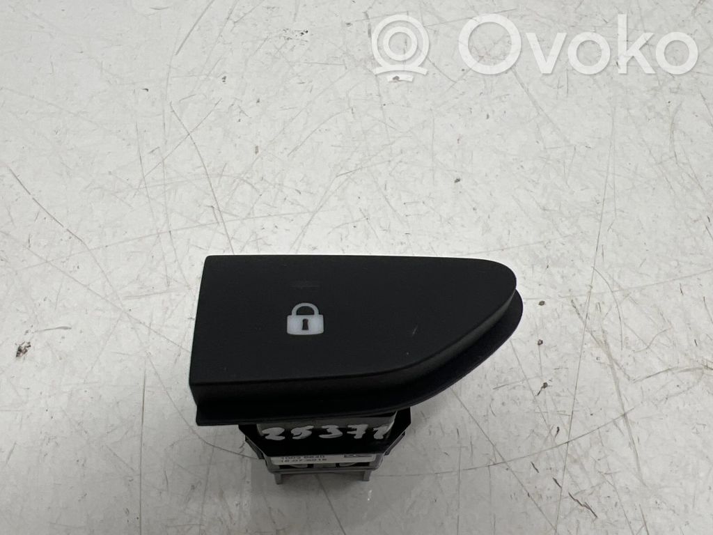 Renault Captur Central locking switch button 