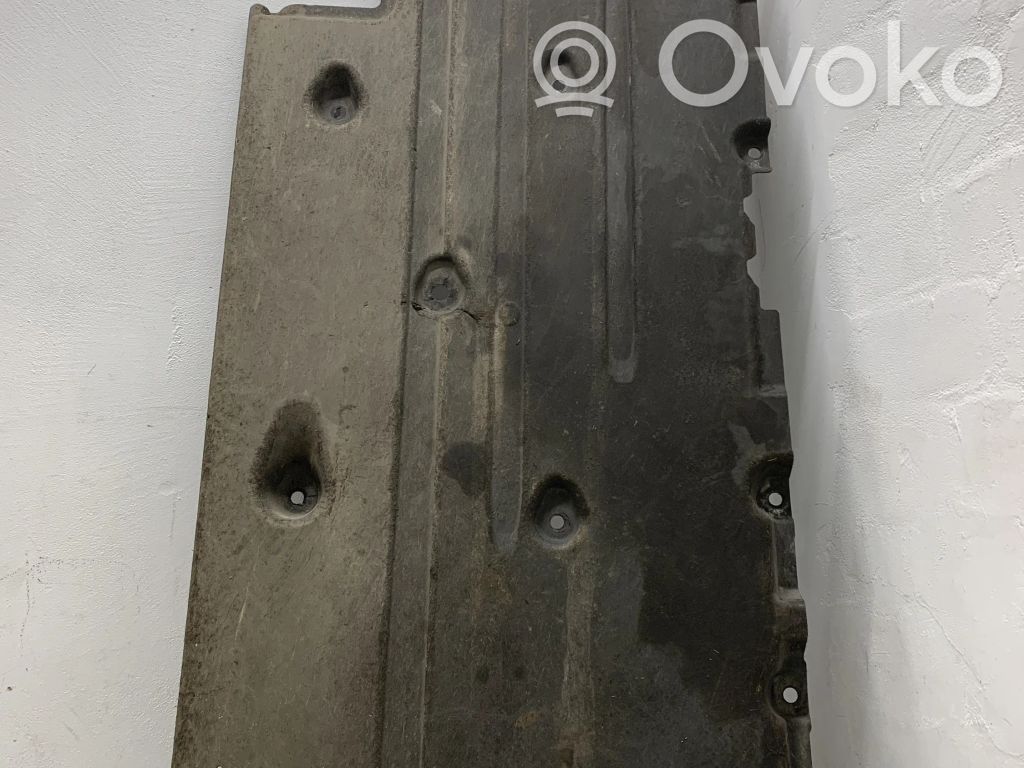 Volvo XC40 Osłona środkowa podwozia 