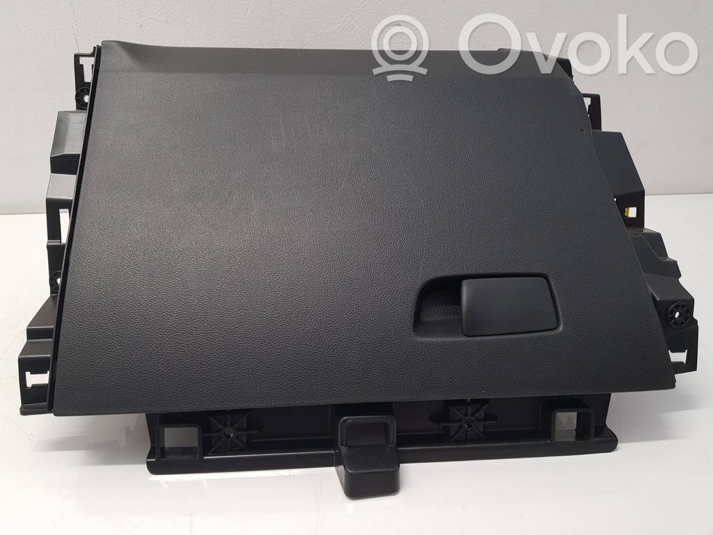 Renault Captur II Glove box 