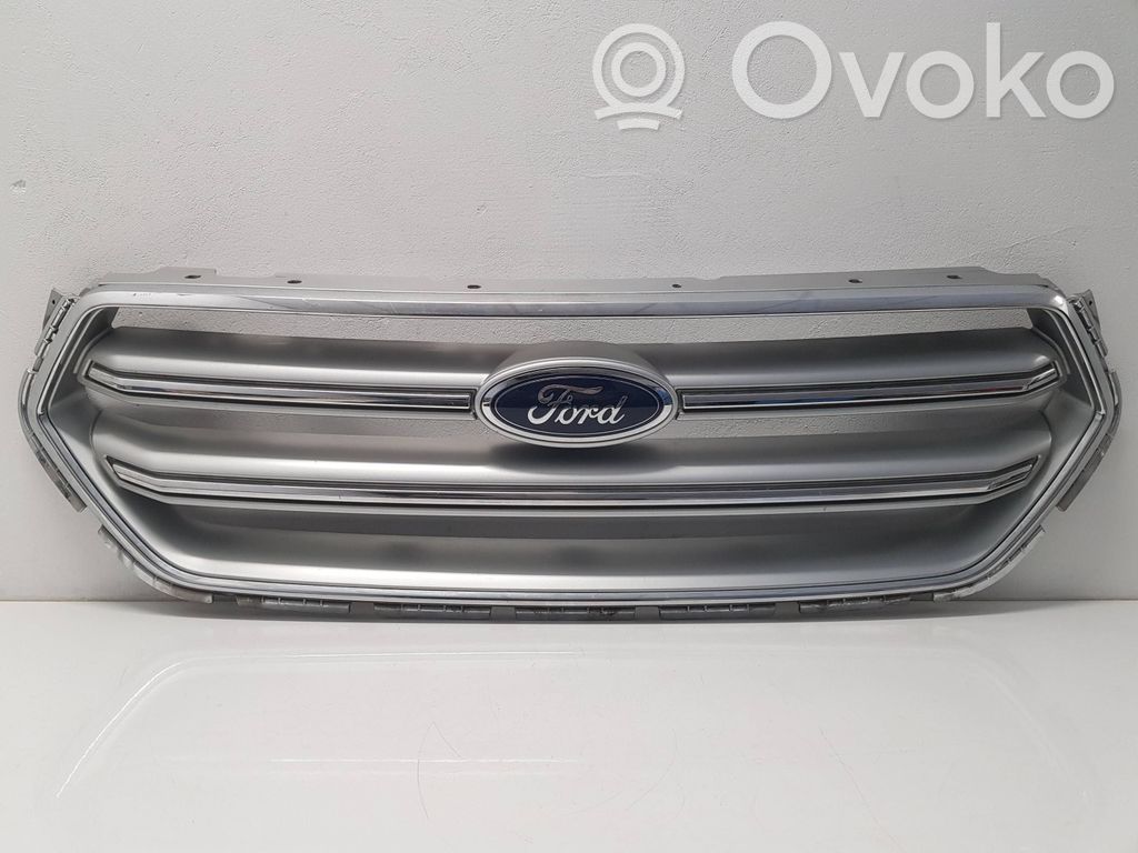 Ford Kuga II Etupuskurin ylempi jäähdytinsäleikkö 
