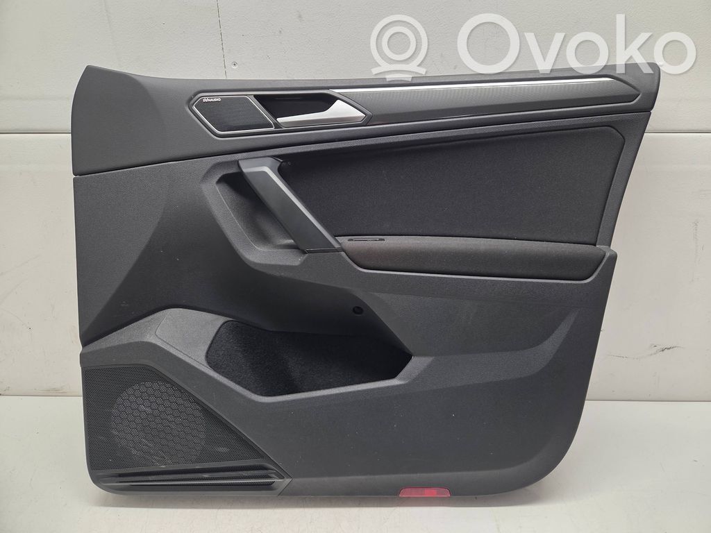 Volkswagen Tiguan Boczki / Poszycie drzwi przednich 