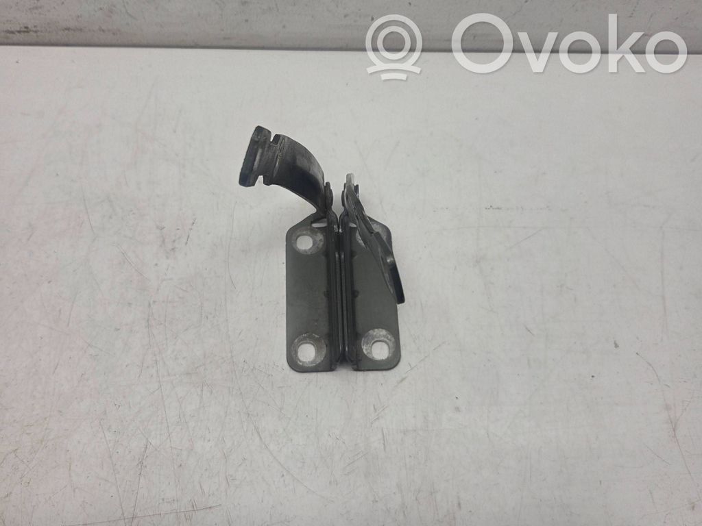 Engine bonnet/hood hinges