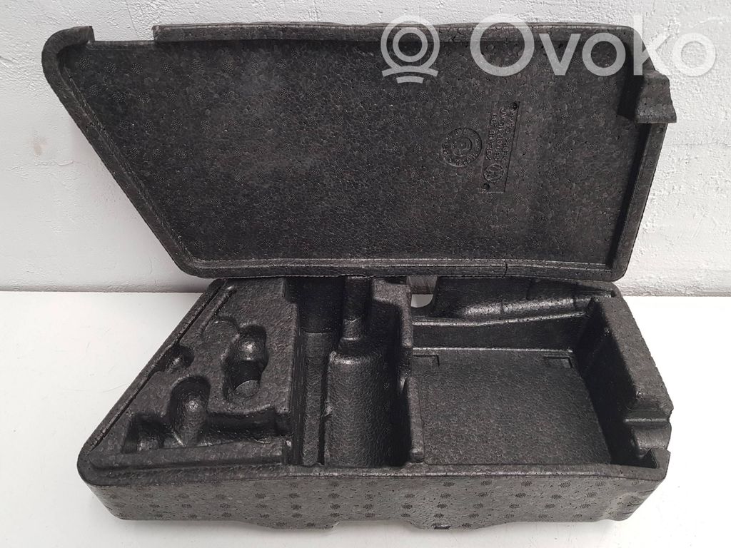 Volkswagen Golf VII Boîte à outils 