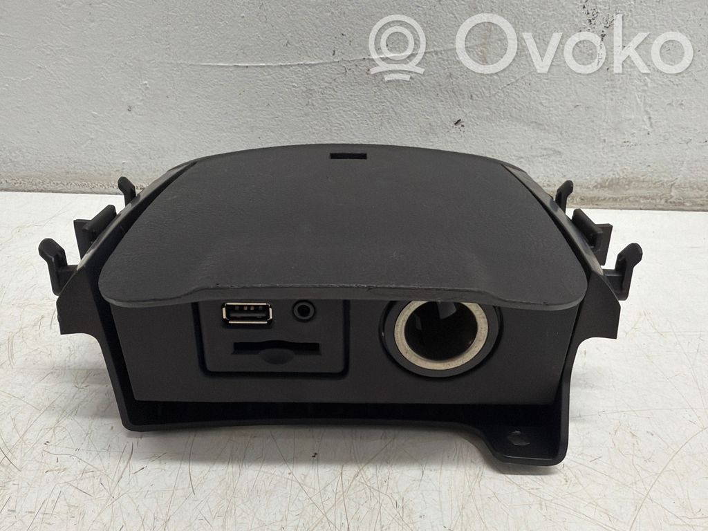Opel Zafira C Enchufe conector USB 